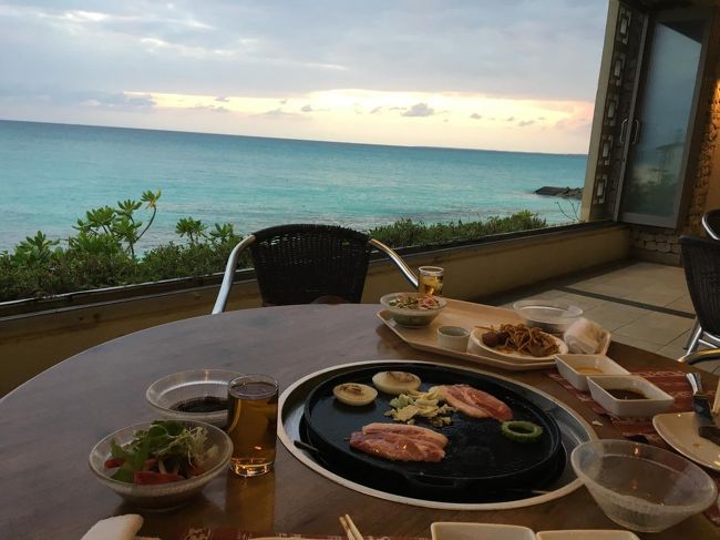 夕方はホテル内のバーベキューハウスでディナーです。