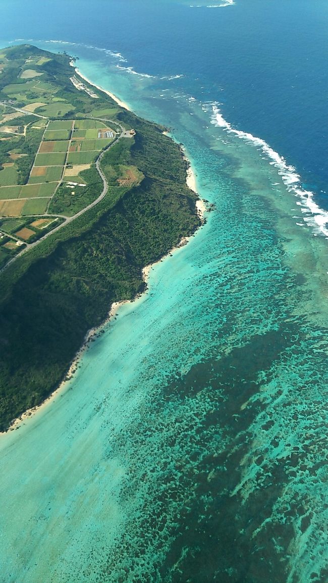 宮古空港に着く直前にはこんなにきれいな海が見えました。