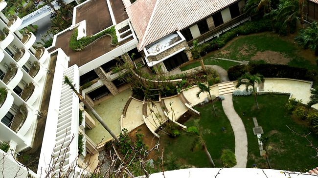 ホテルの部屋から下を見下ろしてたらこんな感じで見えました。