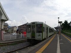 15時1分。乗ってきた列車の終着駅である、戸狩野沢温泉駅へ到着です。
ここで長野ゆきに乗り換えます。
30分ほどの待ち時間があります。