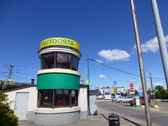 バスターミナルからホテルへ向かいます。
ターミナルの建物側から出ると遠回りのようだったので、ターミナル裏のバスの出入り口のほうから出ました。