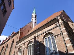 先に聖ヨハネ(ヤーニャ)教会の前を通ったので、入ることにしました。