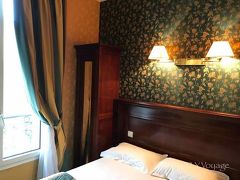 Hotel Viator Paris　
朝友人宅からでて　ボーヌに行く前に荷物を預かってもらって、その足でガレドリヨン駅へ。
駅前5分以内で狭いけど快適でした。うるさいのが嫌いな私には、ぴったりでしたし11月の価格はすごーくお手頃でした