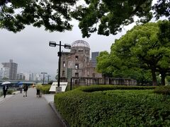 この旅行で初の雨。

雨に濡れる原爆ドーム。