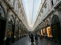 ブリュッセルのショッピングアーケード、「ギャルリー・サン・チュベール」。
1847年に完成したんだとか。