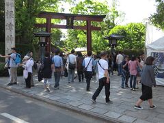 ほどなく根津神社に到着。