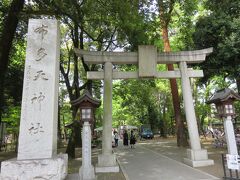 駅近くの布多天神社にやって来ました。