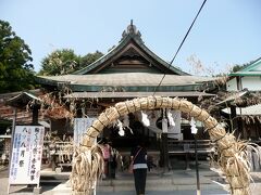すぐお隣には、針綱神社。茅の輪くぐりがあったので、無病息災を願ってくぐります。
