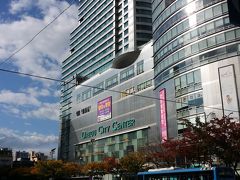 ちょっと買い物を使用ということになり
東城路のショッピング通りに向かいました。

結構大きい百貨店が目に入ります！