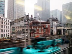 ♪まもなく～東京です。

2012年（平成24）にリニューアルした東京駅の象徴「丸の内駅舎」です。