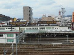 一ノ関駅に到着です。平泉に行く人か！大勢の人が下車しました。