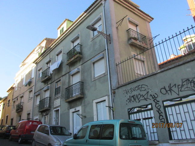 暫くモラエスの生家を眺め、先刻のカフェーに戻ることにした。