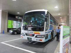 伊丹空港行きのバスが来ました。