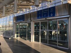 イマーム・ホメイニ国際空港入口。
2017年初頭には車以外の交通手段がなかったこの空港も、2017年秋に念願のメトロが開通、ますます便利になったようです。