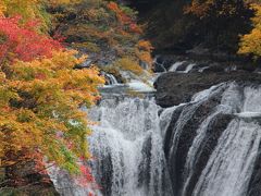 プチ滝の名前は生瀬（なませ）滝。

規模は大きくはないが、小さな滝が何段にも重なって流れ落ちる美しい滝だ。

