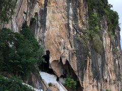 パクウー洞窟。
山の上にも洞窟がある。
ただし、照明はなく、真っ暗。
