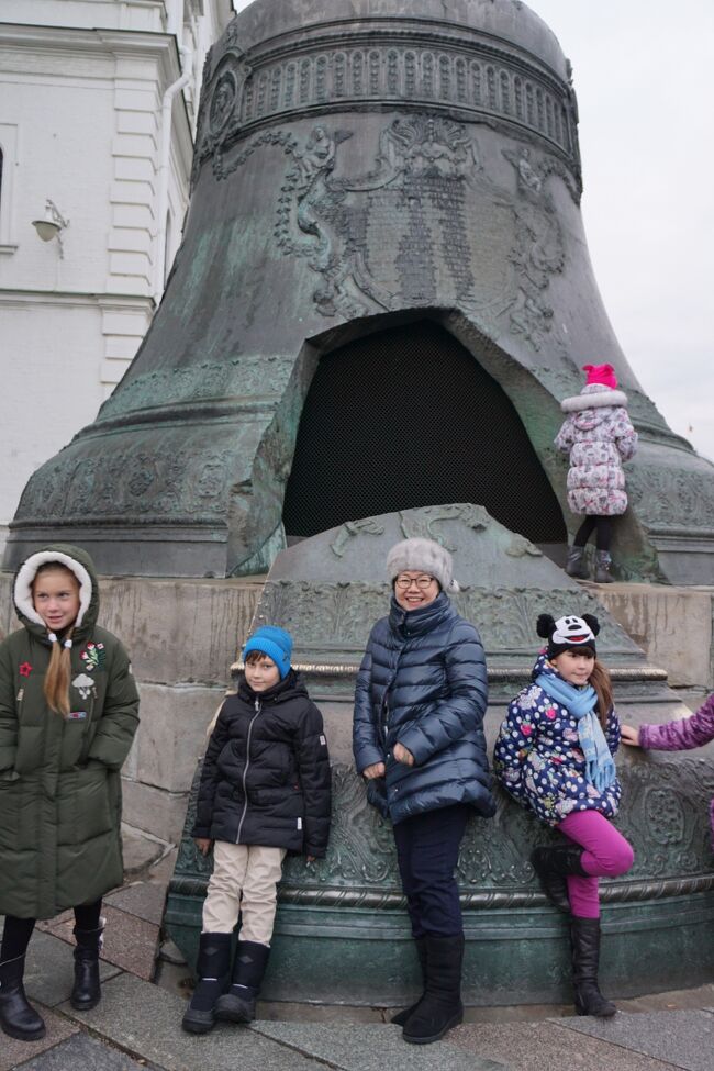 初冬のロシア旅 ６ クレムリンの武器庫でイースターエッグに驚き 大砲と鐘の皇帝で記念写真 モスクワ ロシア の旅行記 ブログ By Kojikojiさん フォートラベル