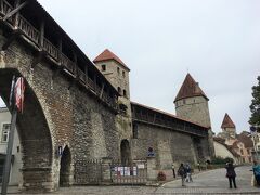 修道女の塔と城壁。
（微妙に塔が写ってないけど）
