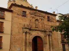 Iglesia de San Martín（サン・マルティン教会）

この教会の塔の上にはコウノトリの巣がありました。