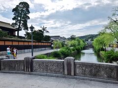 まだ 朝早いせいか 人はまばら
大原家前の今橋