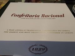そしてConfeitaria Nacionalでスイーツお買い上げ。
店内はテイクアウトのお客さんと、イートインのお客さんとでごった返していた。
ここで小心者の私はイートイン出来なかった…