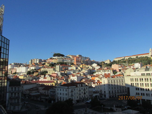 リスボンは７つの丘からなると言われているが、成程、丘陵地の斜面が広がっている。