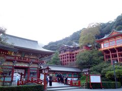 佐賀といえば「祐徳稲荷神社」でしょ。

空港から１時間くらい。
