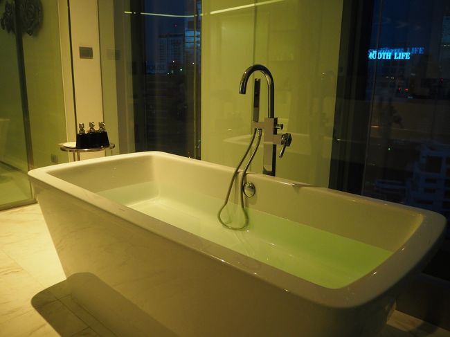 2日目始まります。<br />夜明け前のバンコク。<br />バスタブに浸かりながら夜明けを待ちます。