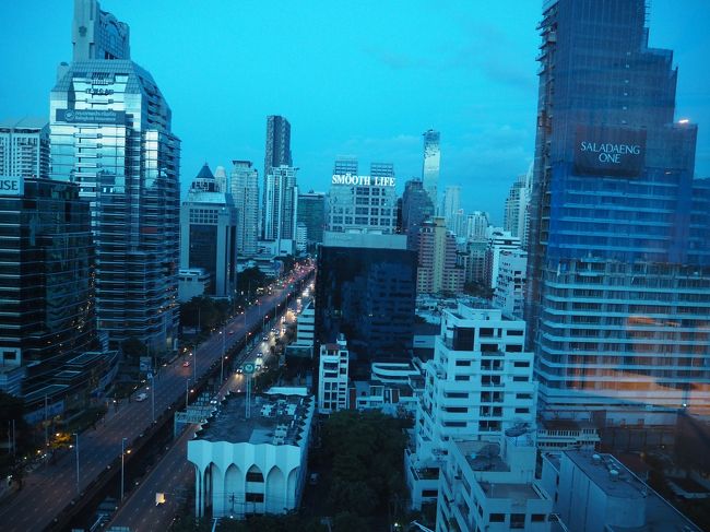 こんな景色を見ながら<br />大きなバスタブに浸かる。<br />贅沢贅沢。