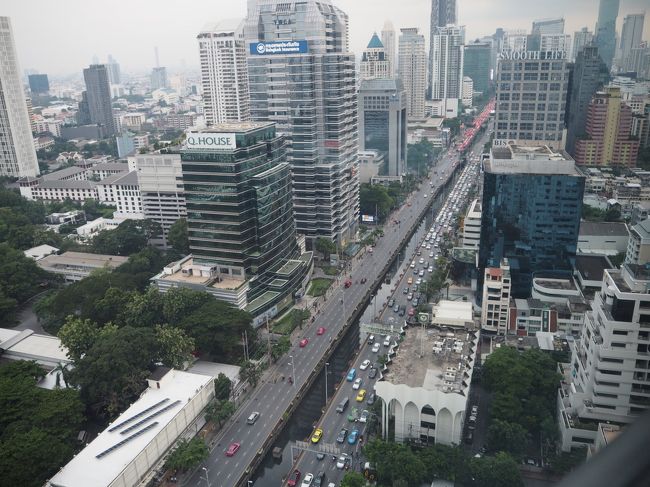 渋滞がすごいなぁって外の景色を見ながら。