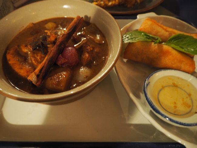 マッサマンカレーのセット。