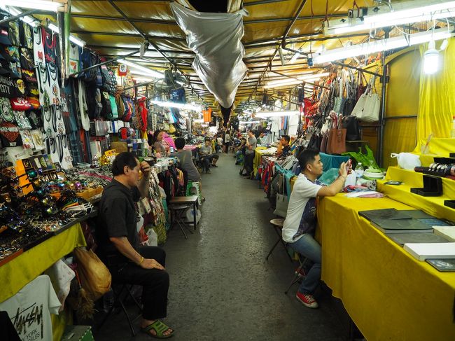 バンコクは夜も熱気ムンムン。