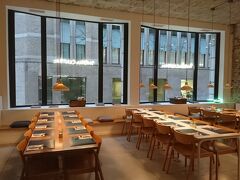 ホテルでの朝食。時差のせいか早起きなので、誰もいない間に撮影を。