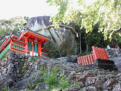 神倉神社
熊野速玉大社の摂社で神倉山の中腹に鎮座します。