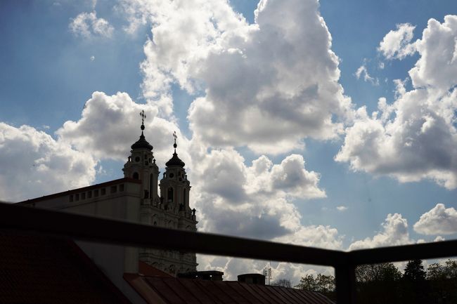 雲の流れる速度は抜群に速いので、天候がちょくちょく変わりそうです。