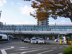 博多駅から１時間少しで唐津駅に到着。
ここで呼子まではバスに乗り換えです。
バスに乗るべく、バスセンターへ向かいます。