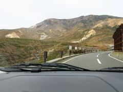 標高を上げていくと、今度は火山特有の景観。
すごい！