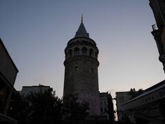 黄昏時のガラタ塔