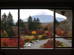 5階展望スペースからの眺め。富士山が正面に。
501号室もこんな感じかと。直線距離で約16.2km。