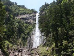 一の瀧とも言われ、高さ133m、瀧壺の深さは10m以上あるそう。さらに上流には二の滝三の滝もあります。