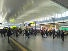 広島駅到着です。
新幹線から、広電への乗り換え楽になりました。