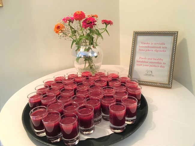 朝散歩を終えて朝食。<br />会場入り口にベリーのスムージー！<br />2杯も飲んじゃいました。