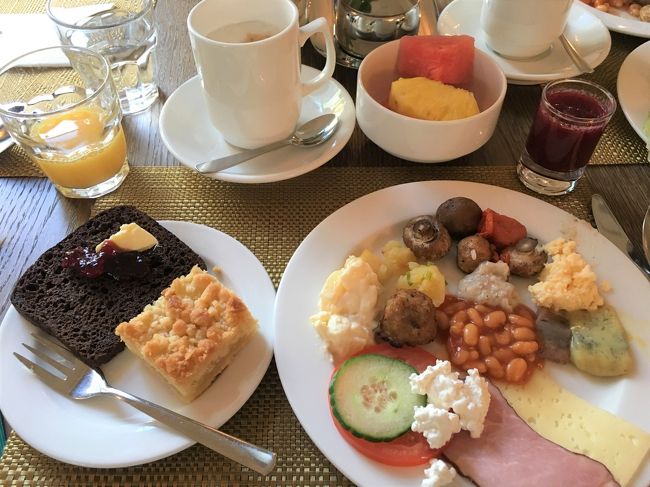 色々ありすぎてつい食べ過ぎちゃいそうになるけど、ちょっとずつ。<br />ゆったり、充実した朝食タイムを過ごせました。<br /><br />マナーハウスはもっとゆっくり滞在するのがよさそうです。<br />