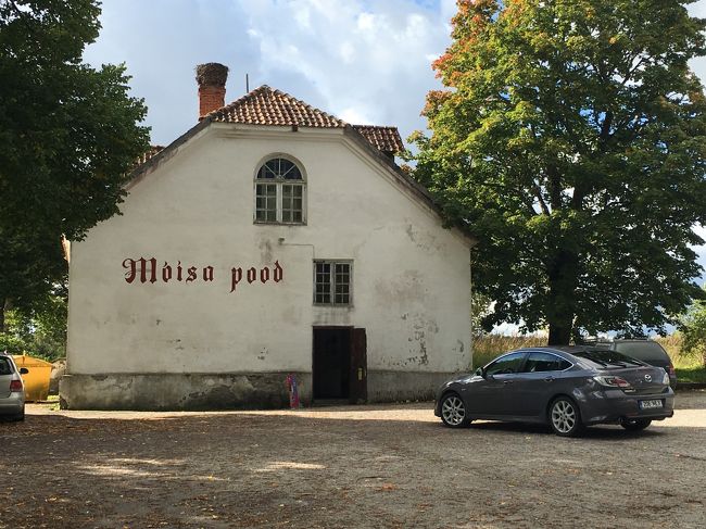 ラヘマー国立公園の中にはあまりお店がないので、<br />水とか買うなら、パルムセの駐車場にある売店で。
