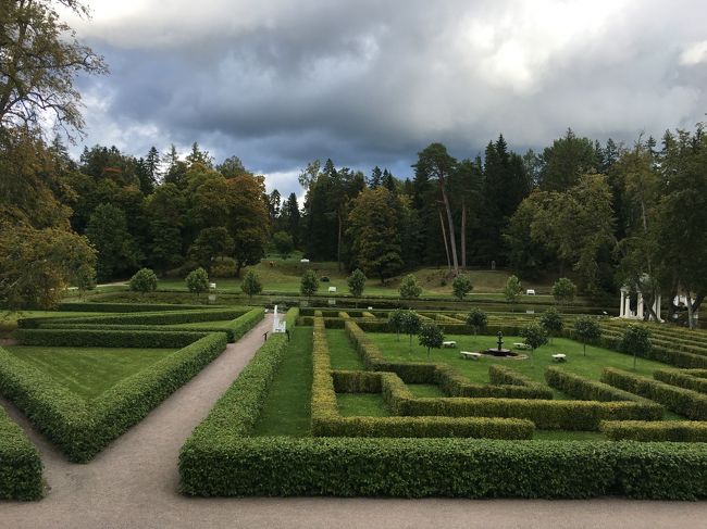 敷地内の庭園。