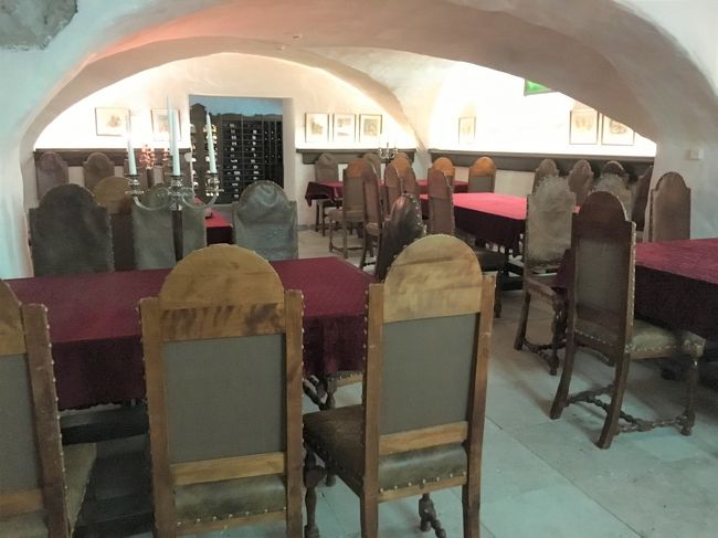 地下のワインセラー。<br />パルムセのワインが購入できます。