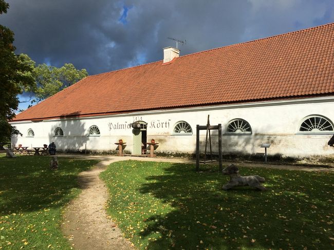 あんまり時間ないけど、パルムセマナー敷地内の食堂でランチ。<br /><br />※Palmse korts<br />　営業　11時～19時<br />　住所：45435 Viitna pk, Palmse kula, Laane-Virumaa, Eestonia<br /><br />　パルムセマナーから南側に少し歩いたところにある。1831年に建てられた農民の建物です。<br />　<br />