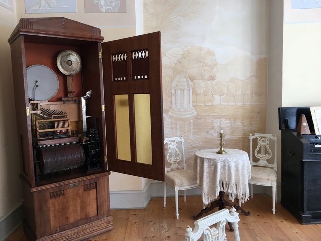 オルゴール。<br />係の人がやってきて鳴らしてくれます。<br />大音響です！！