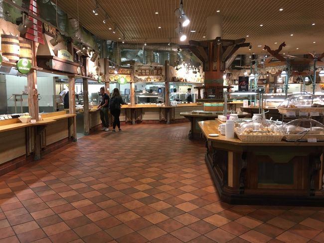 かなりのオオバコなので、満席で入れないとかなさそうです。