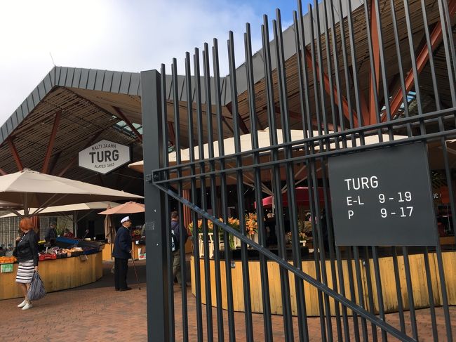 ソラリスを後にしてタリン駅近くのマーケットへ。<br />リニューアルしたてのきれいな、いまどきマーケットです。